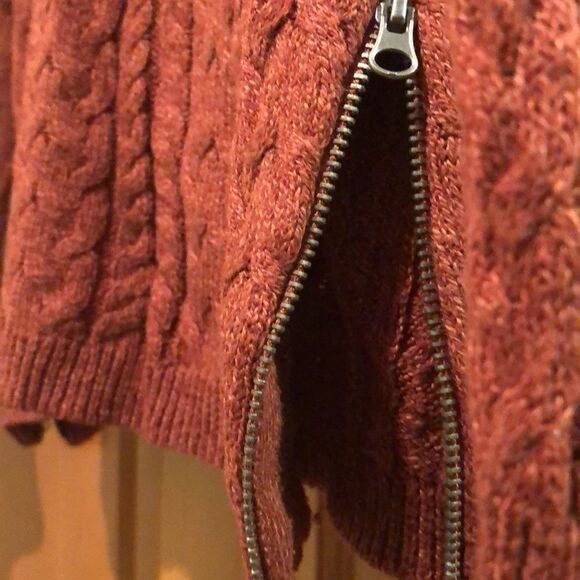 American Eagle Outfitters Cable Knit Sweater - Picture 3 of 9